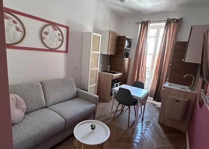 Moon 23 - 2p Apartment